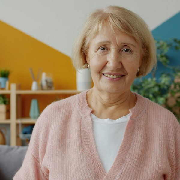 Portrait d’illustration – cliente senior